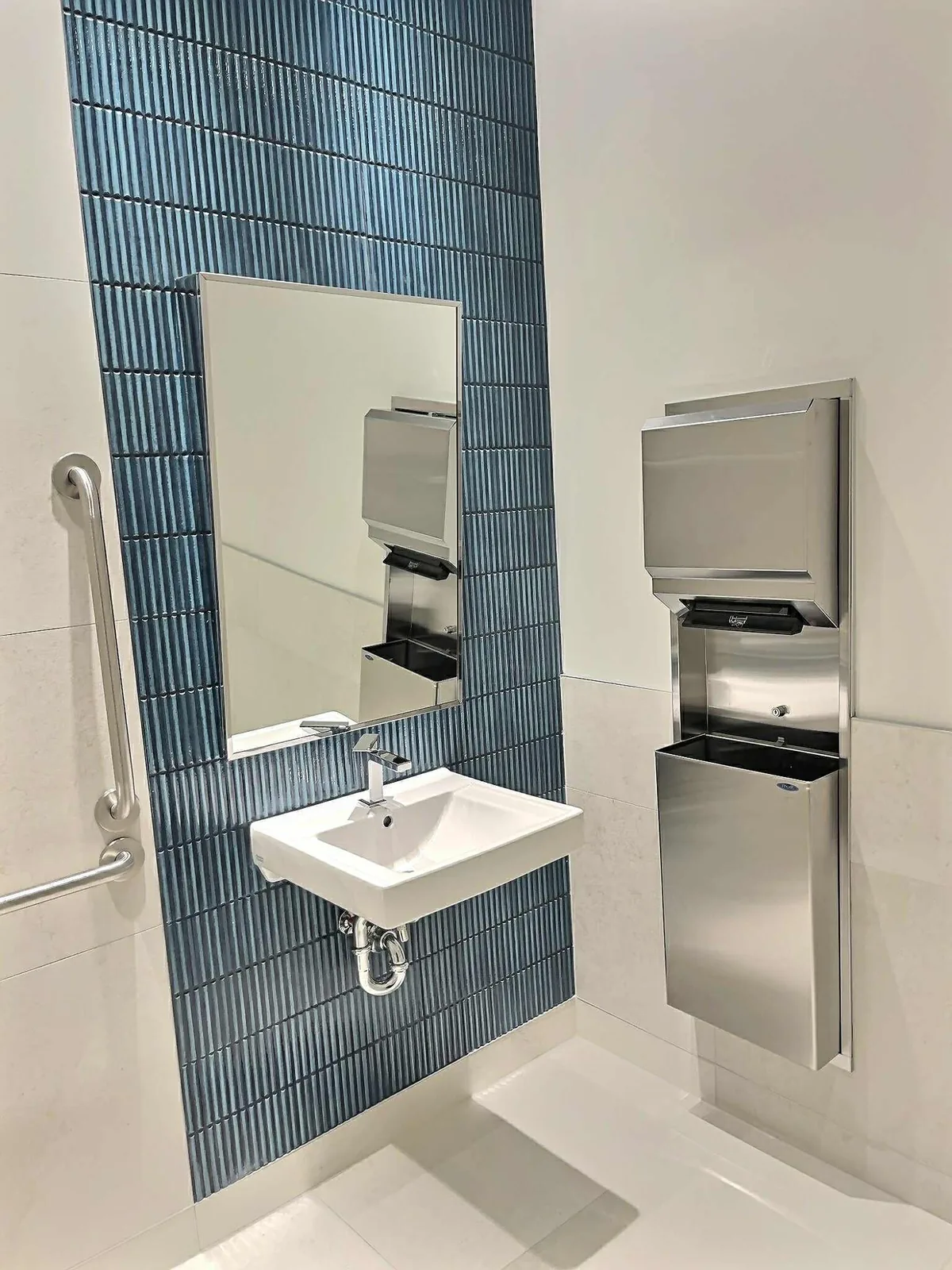 Nettoyage après construction bureau professionnel Drummondville — salle de conférence