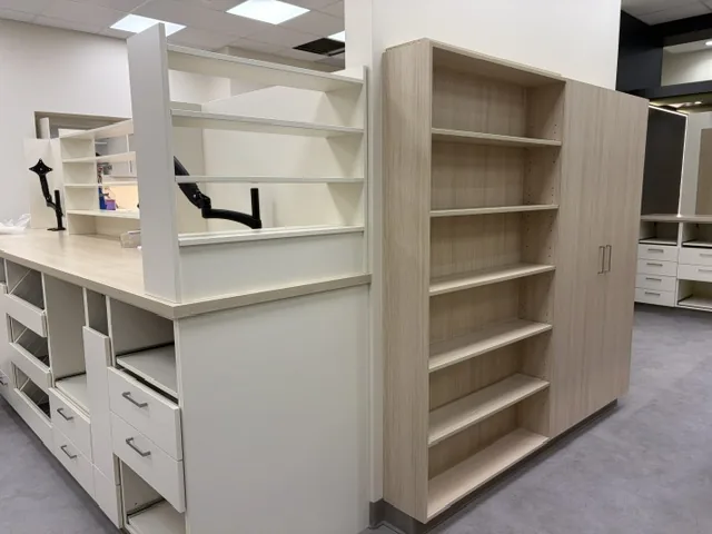 Nettoyage après construction Pharmacie Familiprix Victoriaville — espace central