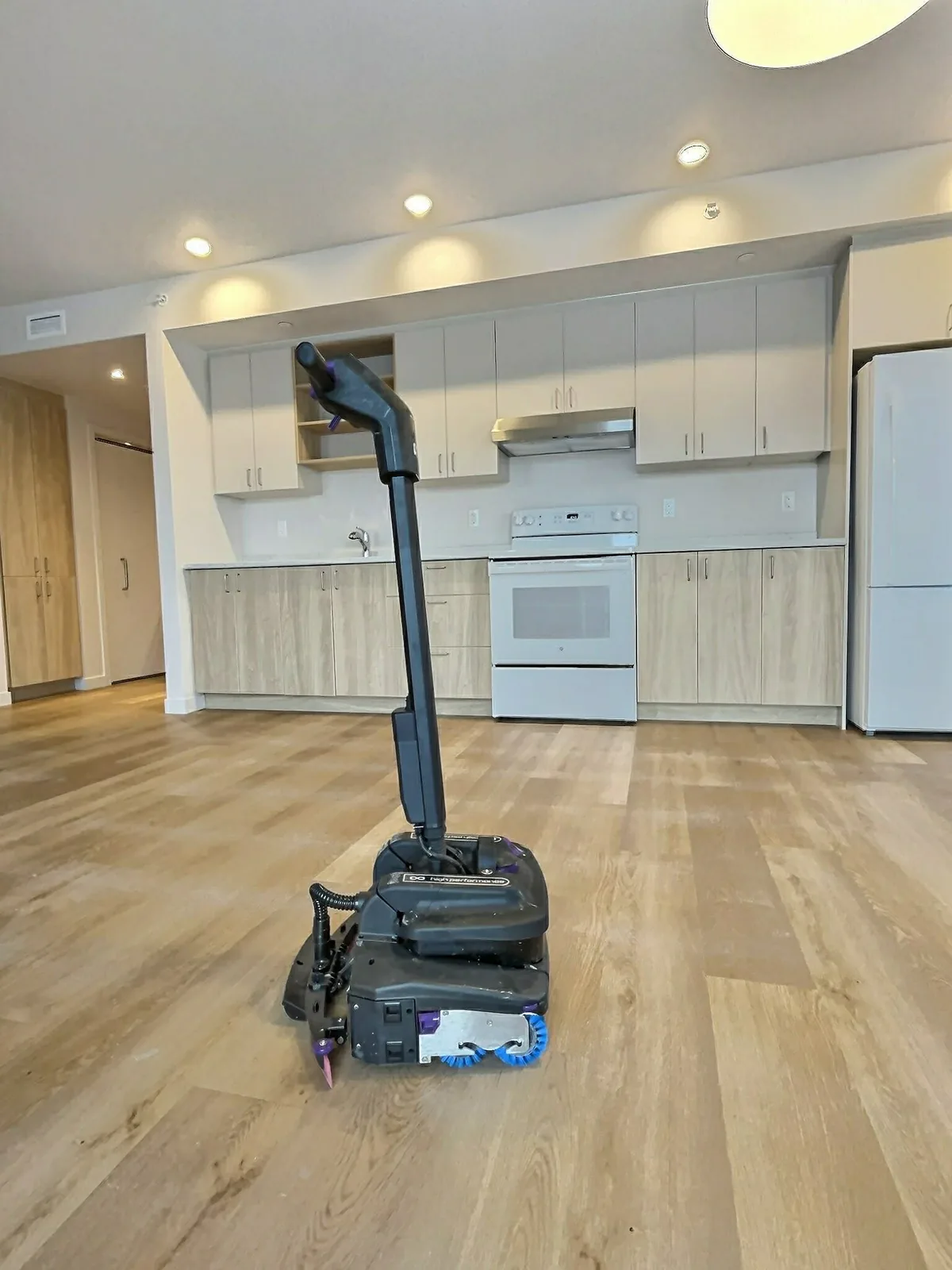 Nettoyage après construction résidence aînés 100 logements Drummondville — finition plancher